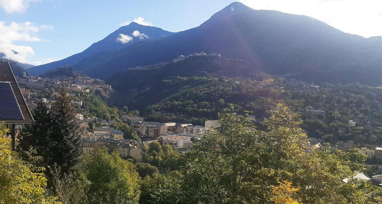 Studio Sympa Avec Terrasse , Maxi 4 Pers.Briancon Bagian luar foto