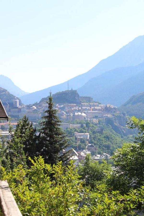 Studio Sympa Avec Terrasse , Maxi 4 Pers.Briancon Bagian luar foto