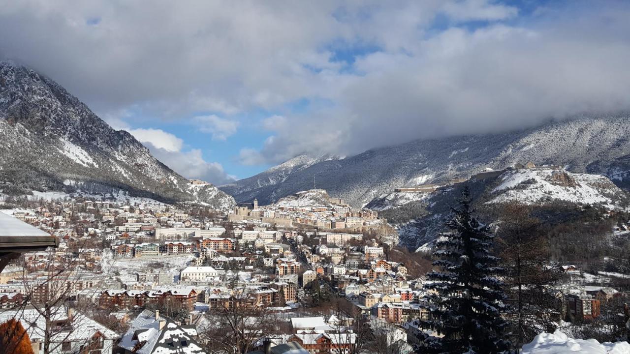 Studio Sympa Avec Terrasse , Maxi 4 Pers.Briancon Bagian luar foto